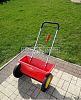 Тележка - сеялка для семян, песка и реагентов WOLF-Garten WE 430 (GER, ёмкость 20 л., ширина 43 см.)